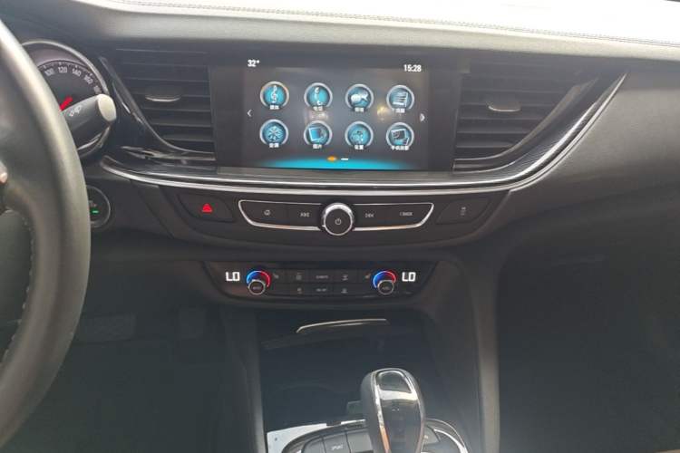 Used Buick Regal 2019 20T Elite Version China VI Standard Audio And AC Panel