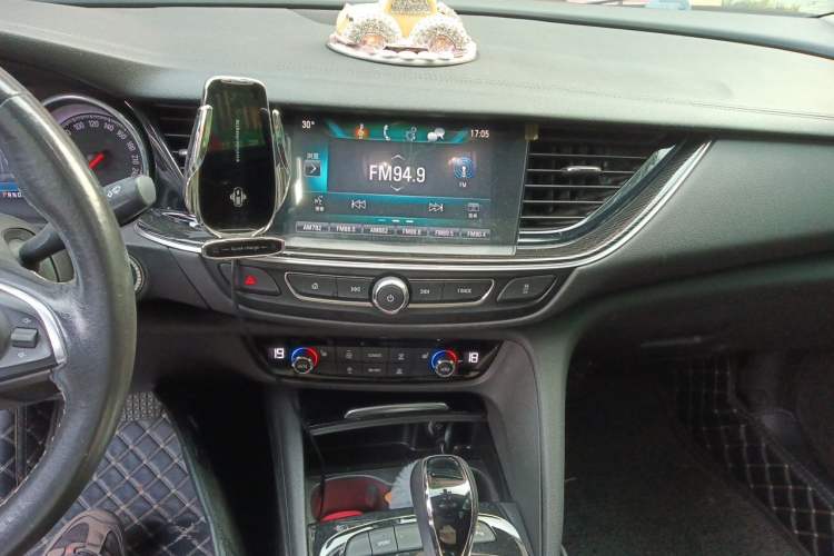 Used Buick Regal 2019 20T Elite Version China VI Standard Audio And AC Panel