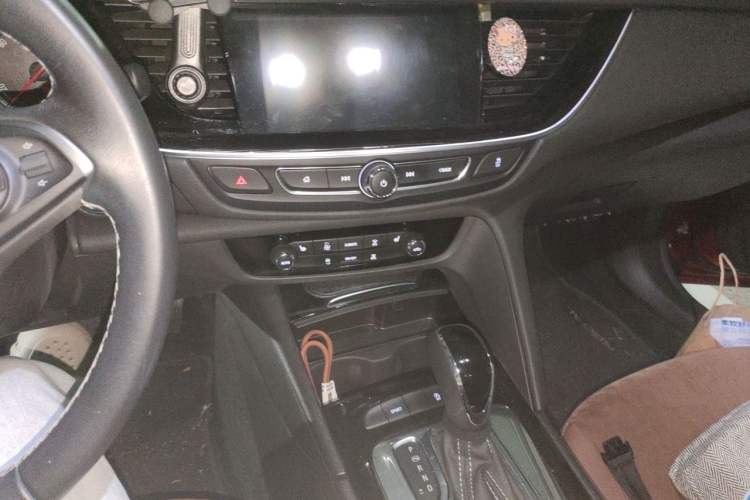 Used Buick Regal 2019 20T Elite Version China VI Standard Audio And AC Panel