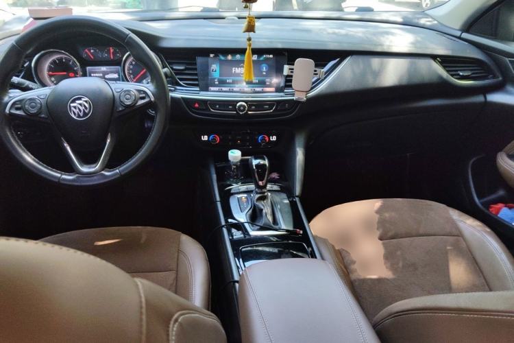 Used Buick Regal 2019 20T Luxury Model China V Standard Center Console