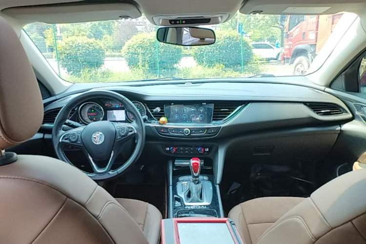 Used Buick Regal 2019 20T Elite Version China VI Standard Center Console