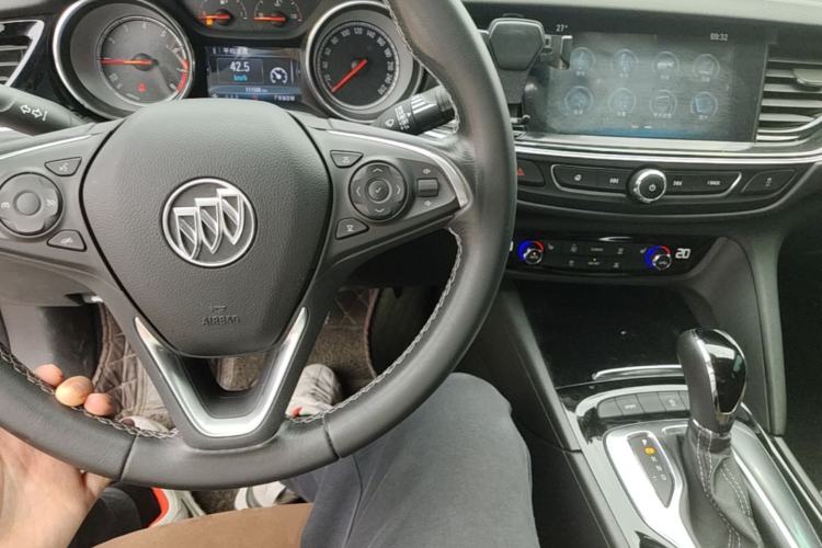 Used Buick Regal 2019 20T Elite Version China VI Standard Center Console