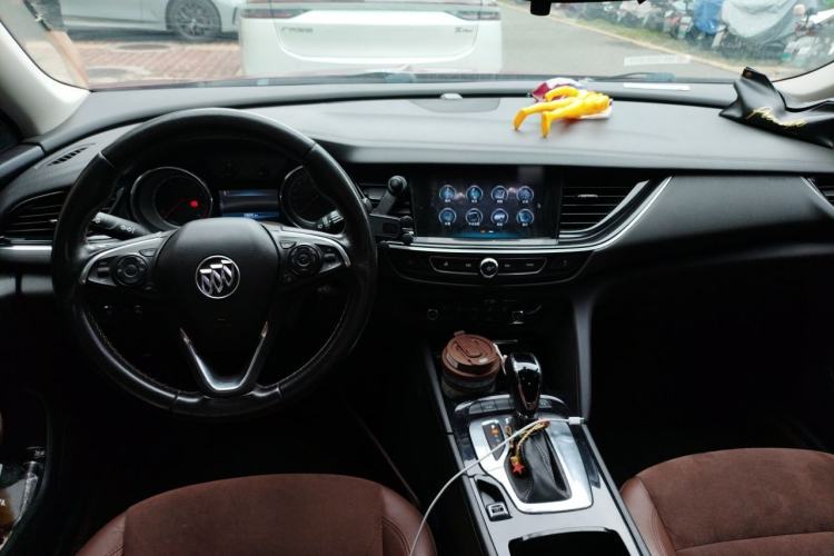 Used Buick Regal 2019 20T Elite Version China V Standard Center Console