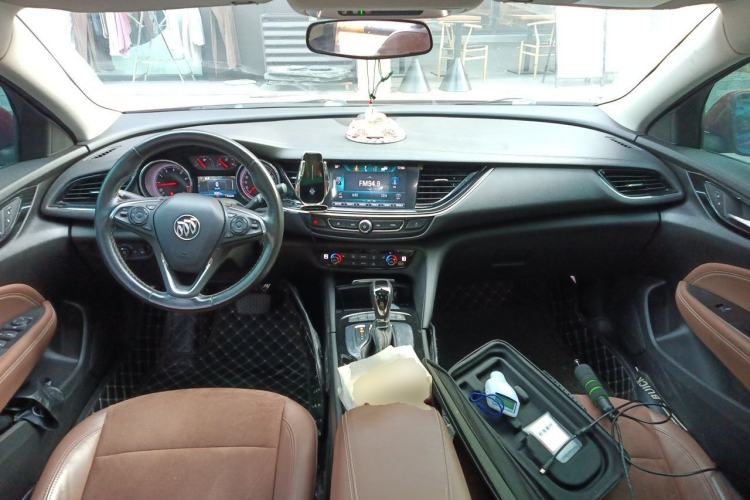 Used Buick Regal 2019 20T Elite Version China VI Standard Center Console