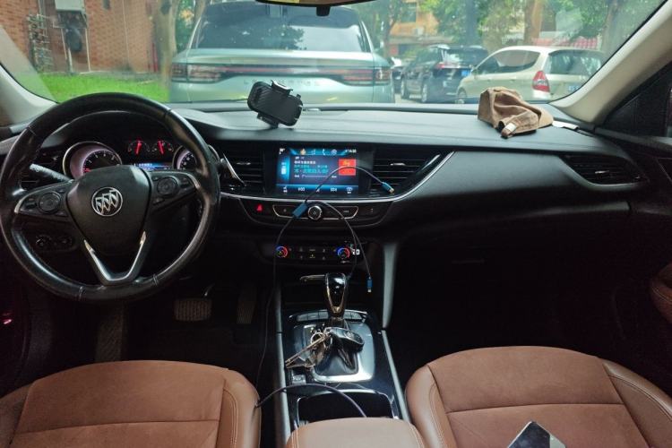 Used Buick Regal 2019 20T Elite Version China VI Standard Center Console