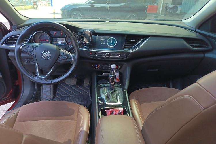 Used Buick Regal 2019 20T Elite Version China VI Standard Center Console