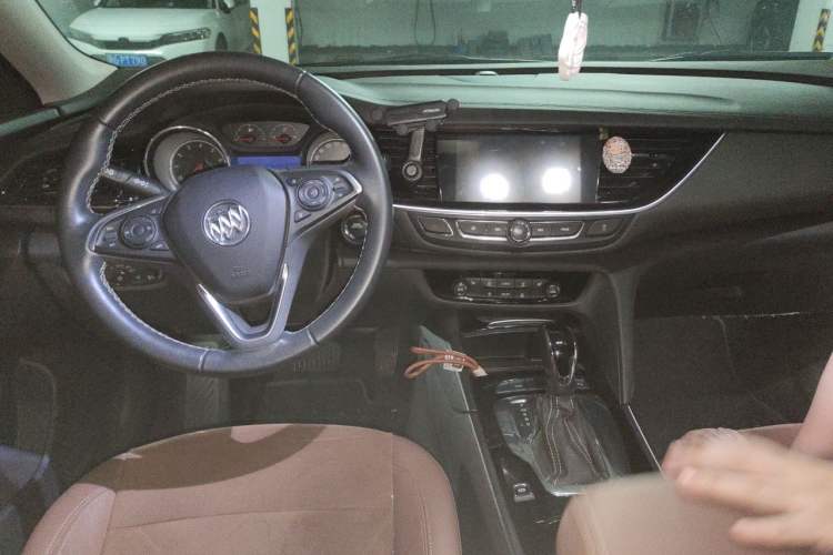 Used Buick Regal 2019 20T Elite Version China VI Standard Center Console