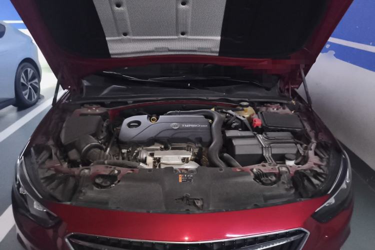 Used Buick Regal 2019 Revised 20T Luxury Version China VI Standard Engine Bay