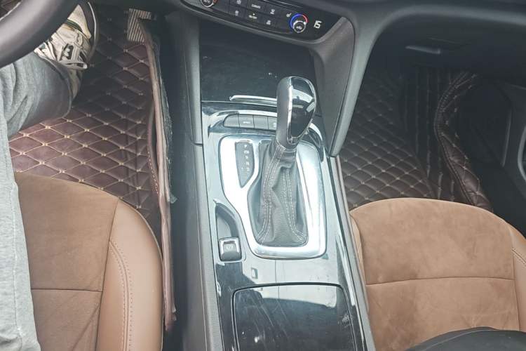 Used Buick Regal 2019 20T Elite Version China VI Standard Gear Lever