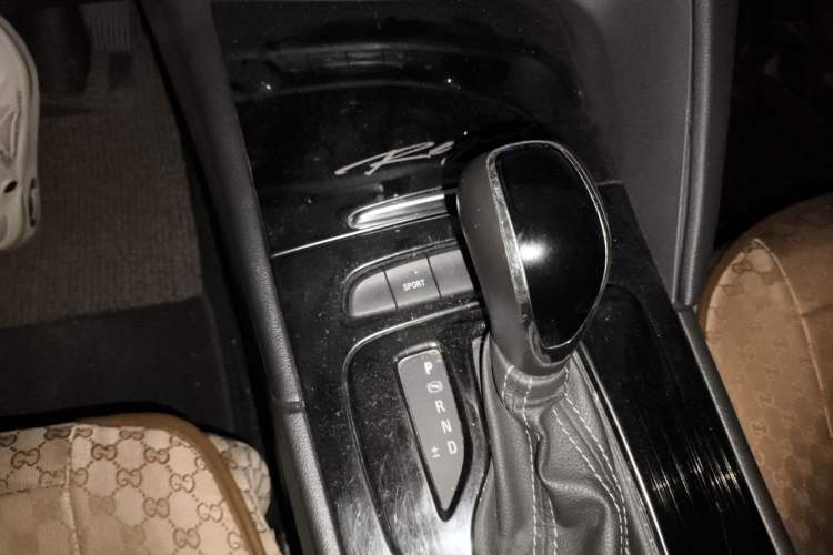 Used Buick Regal 2019 20T Luxury Model China VI Standard Gear Lever