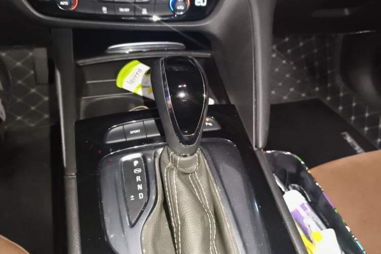 Used Buick Regal 2019 Revised 20T Luxury Version China VI Standard Gear Lever