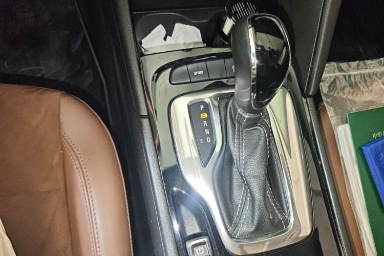 Used Buick Regal 2019 20T Luxury Model China VI Standard Gear Lever