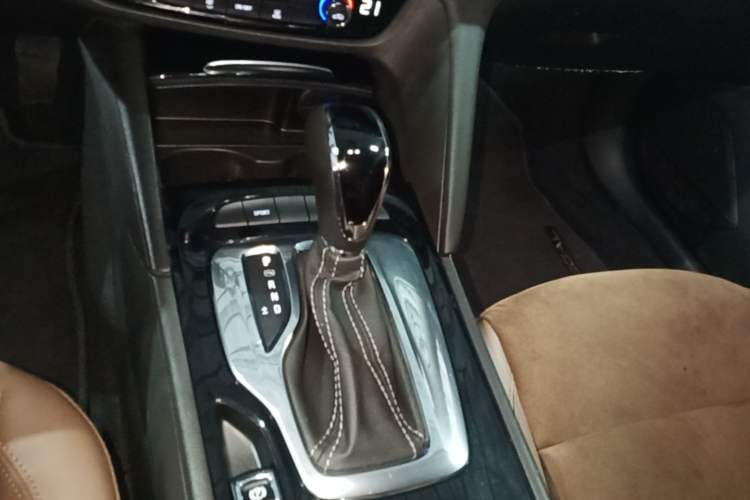Used Buick Regal 2019 20T Elite Version China VI Standard Gear Lever
