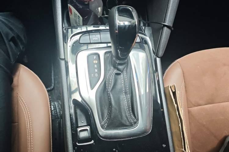 Used Buick Regal 2019 20T Luxury Model China VI Standard Gear Lever
