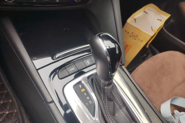 Used Buick Regal 2019 20T Luxury Model China V Standard Gear Lever