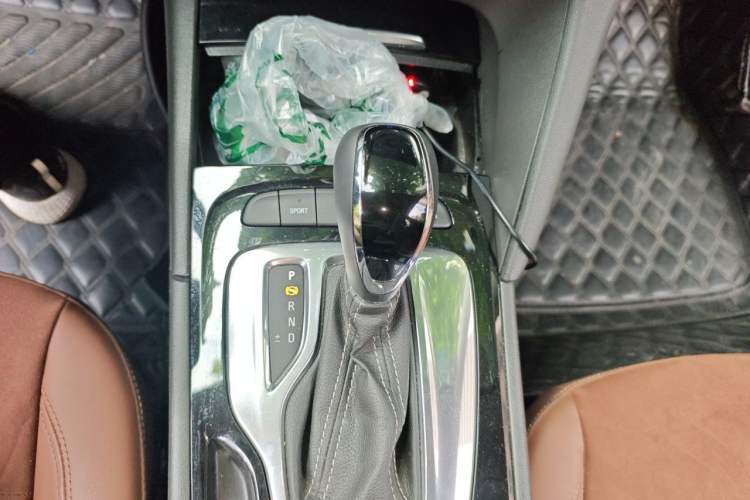 Used Buick Regal 2019 20T Elite Version China VI Standard Gear Lever