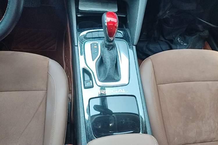Used Buick Regal 2019 20T Elite Version China VI Standard Gear Lever