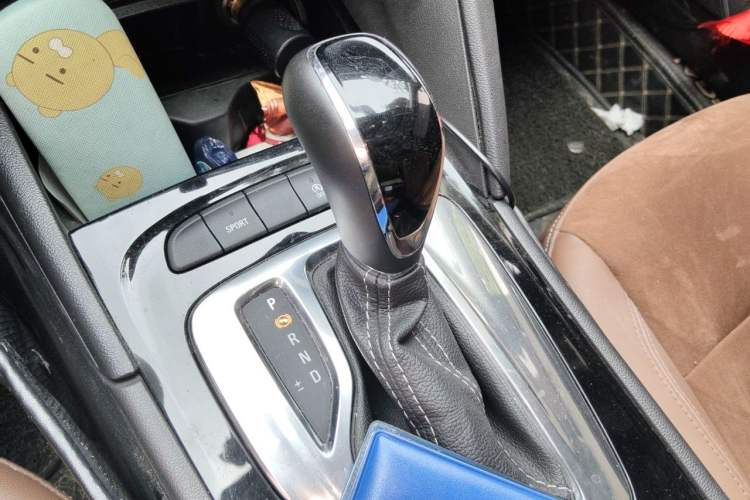 Used Buick Regal 2019 20T Elite Version China VI Standard Gear Lever