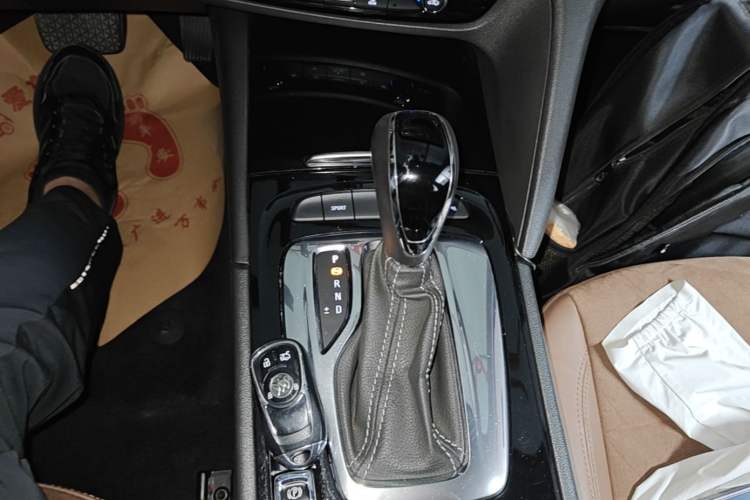 Used Buick Regal 2019 20T Elite Version China V Standard Gear Lever