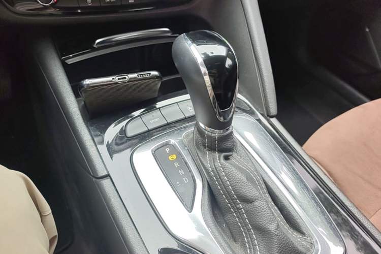 Used Buick Regal 2019 20T Luxury Model China VI Standard Gear Lever