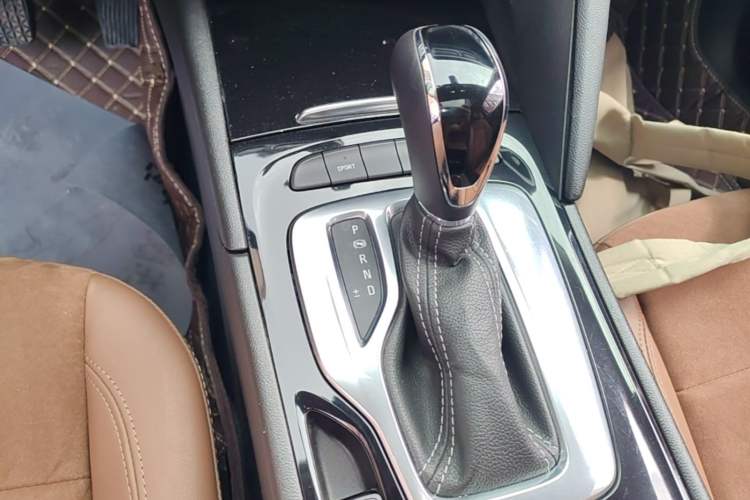 Used Buick Regal 2019 20T Elite Version China VI Standard Gear Lever