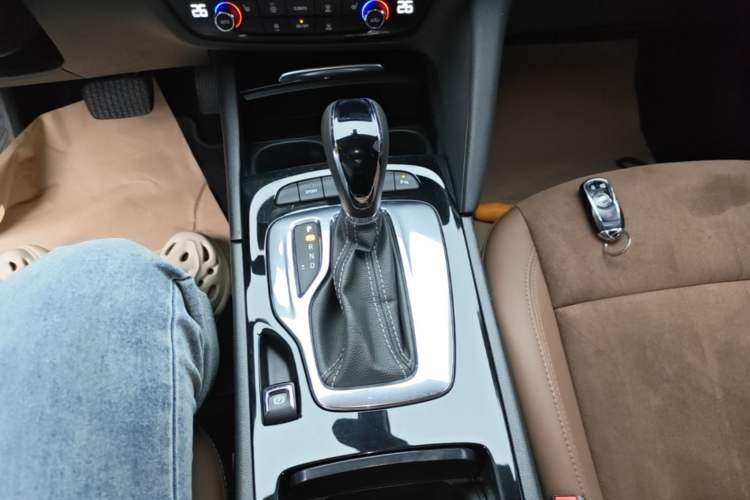 Used Buick Regal 2019 20T Elite Version China V Standard Gear Lever