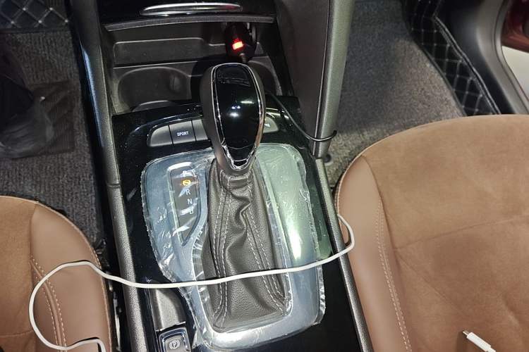 Used Buick Regal 2019 20T Elite Version China VI Standard Gear Lever