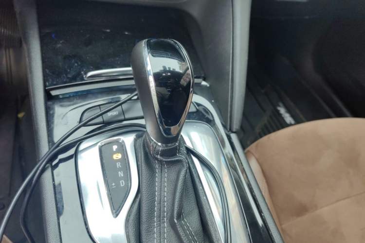 Used Buick Regal 2019 20T Elite Version China VI Standard Gear Lever