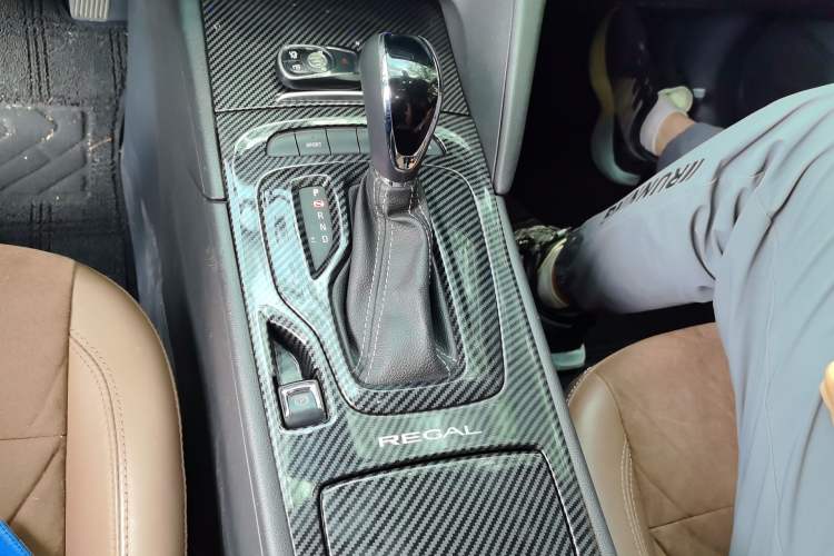 Used Buick Regal 2019 20T Elite Version China V Standard Gear Lever
