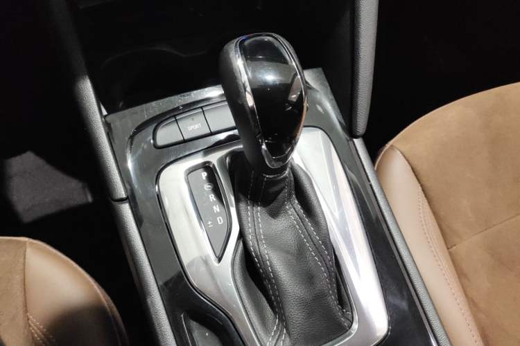 Used Buick Regal 2019 20T Elite Version China V Standard Gear Lever