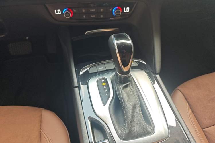 Used Buick Regal 2019 20T Elite Version China VI Standard Gear Lever