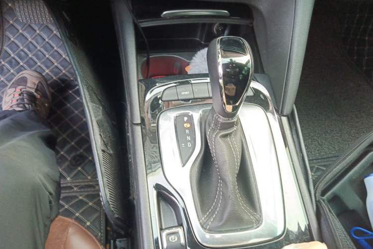 Used Buick Regal 2019 20T Elite Version China VI Standard Gear Lever