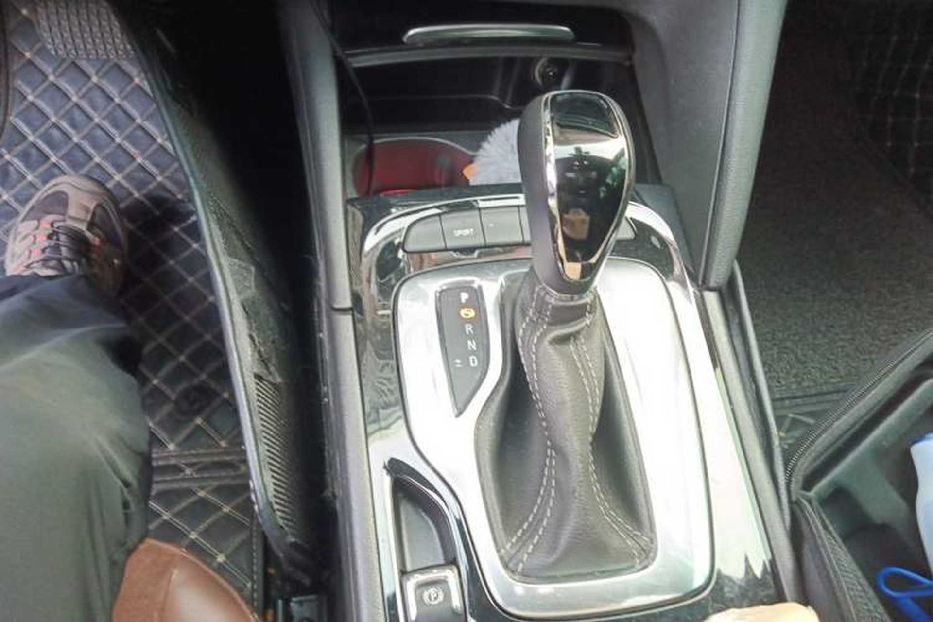 Used Buick Regal 2019 20T Elite Version China VI Standard Gear Lever