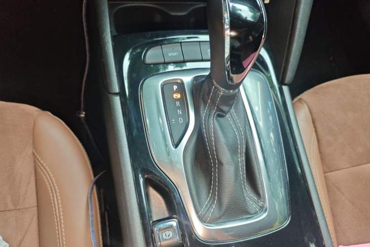 Used Buick Regal 2019 20T Elite Version China VI Standard Gear Lever
