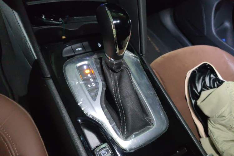 Used Buick Regal 2019 20T Elite Version China VI Standard Gear Lever