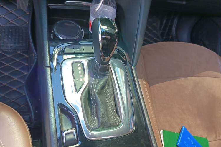 Used Buick Regal 2019 20T Elite Version China VI Standard Gear Lever