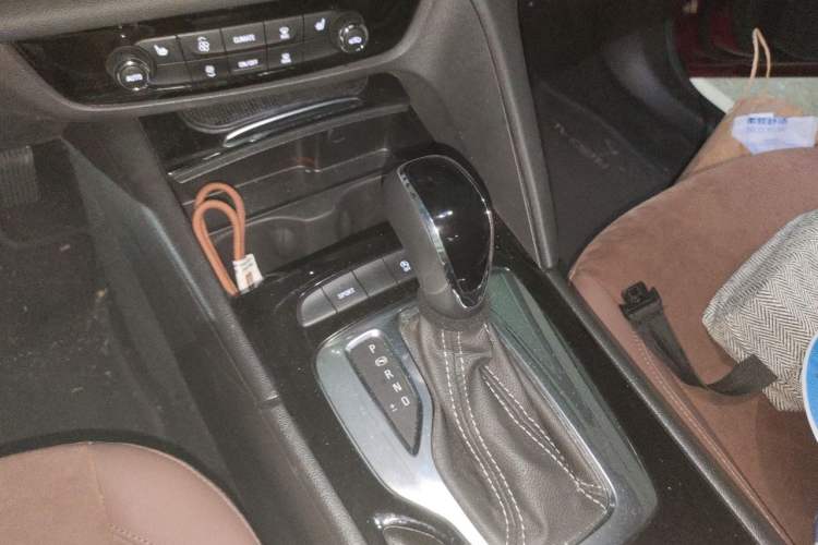 Used Buick Regal 2019 20T Elite Version China VI Standard Gear Lever