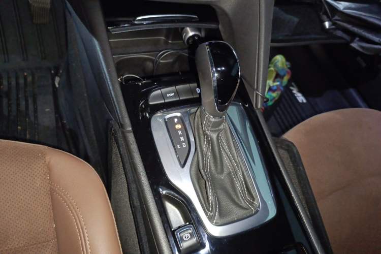 Used Buick Regal 2019 28T Luxury Edition China VI Gear Lever