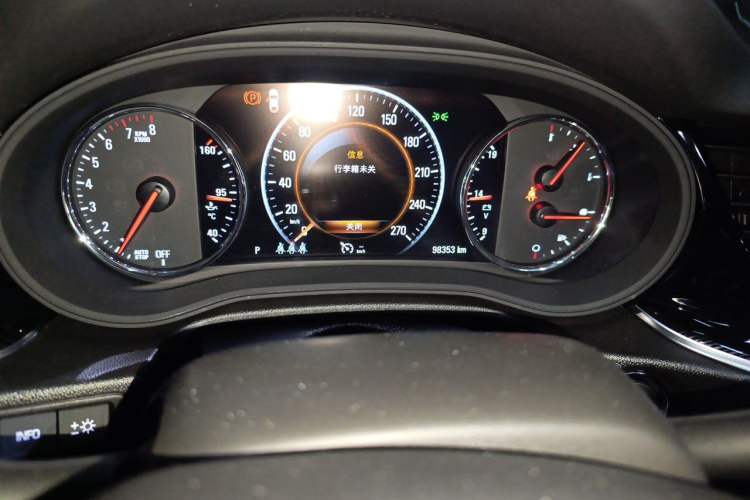 Used Buick Regal 2019 28T Luxury Edition China VI Odometer Close Up