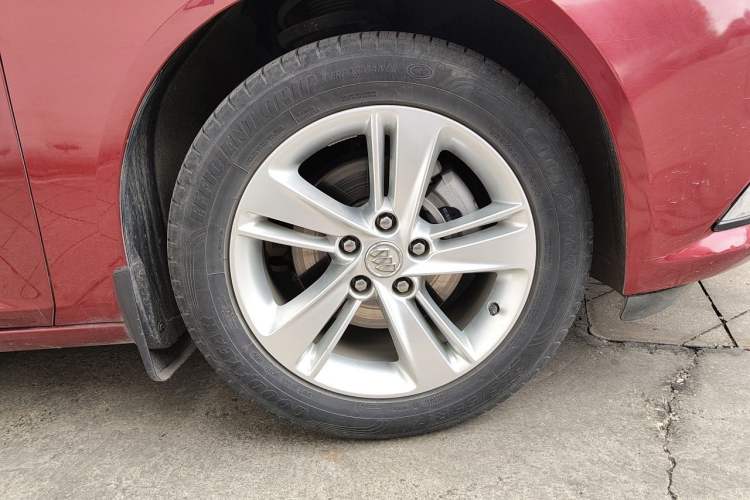 Used Buick Regal 2019 20T Elite Version China VI Standard Right Front Wheel Hub