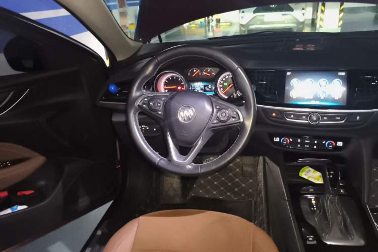 Used Buick Regal 2019 Revised 20T Luxury Version China VI Standard Steering Wheel