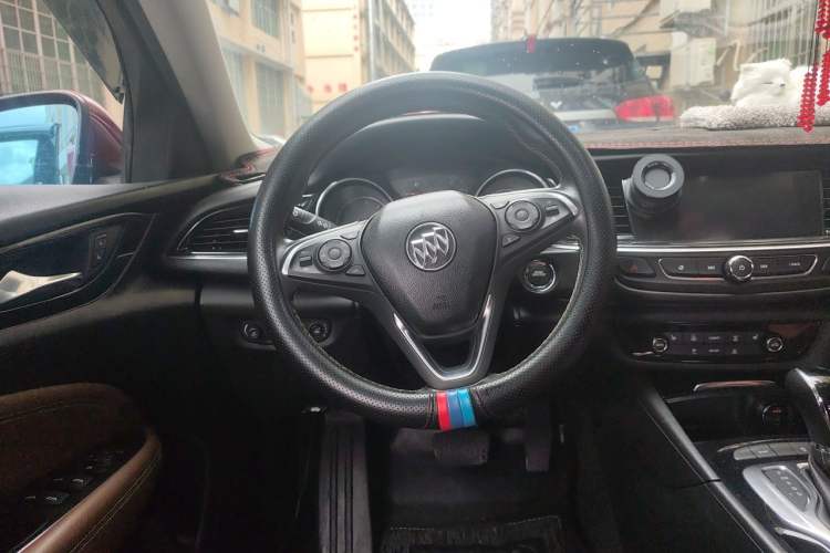 Used Buick Regal 2019 20T Elite Version China V Standard Steering Wheel