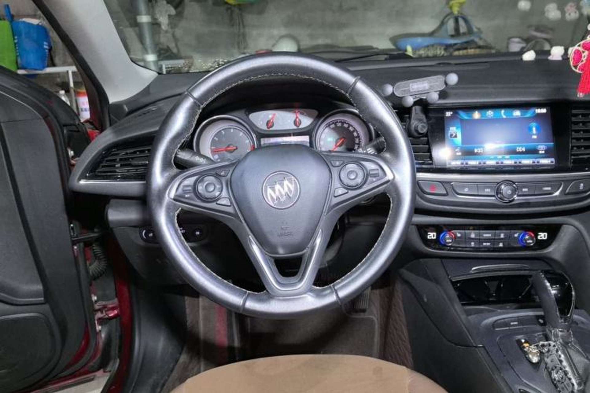 Used Buick Regal 2019 Revised 20T Luxury Version China VI Standard Steering Wheel