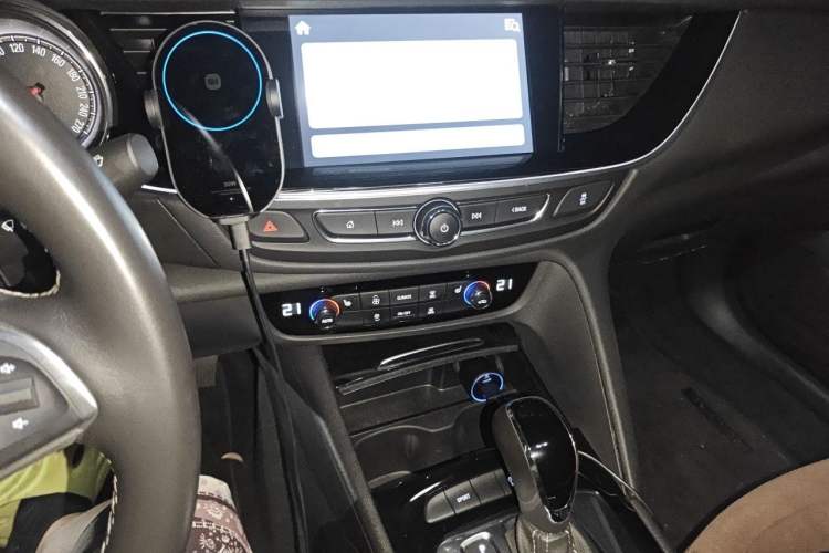 Used Buick Regal 2019 20T Elite Version China VI Standard Audio And AC Panel