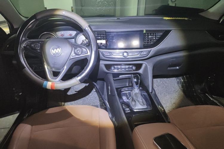Used Buick Regal 2019 20T Elite Version China VI Standard Center Console
