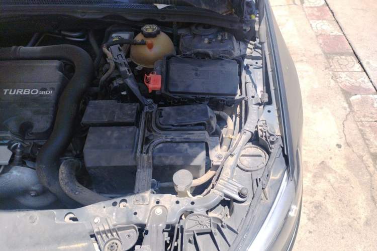 Used Buick Regal 2019 20T Elite Version China VI Standard Engine Bay Left