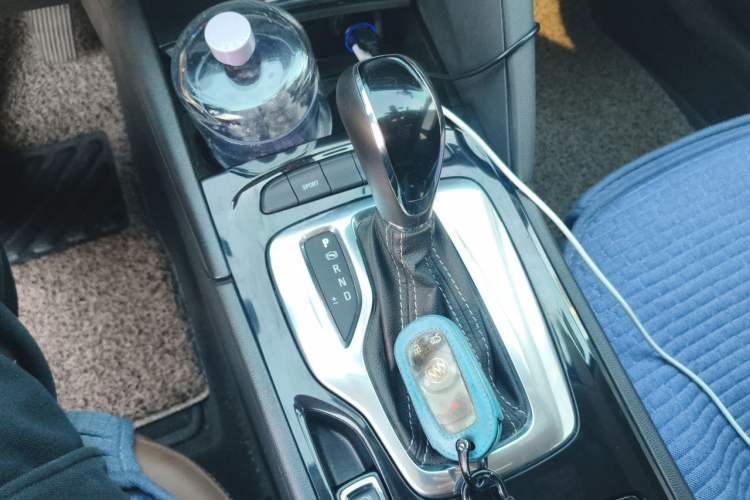 Used Buick Regal 2019 20T Elite Version China VI Standard Gear Lever