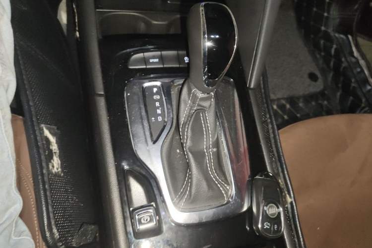Used Buick Regal 2019 20T Elite Version China VI Standard Gear Lever