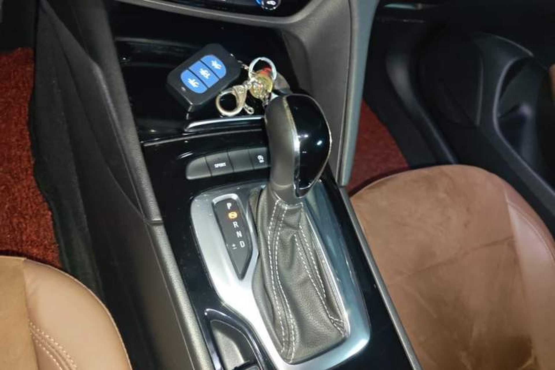 Used Buick Regal 2019 20T Elite Version China VI Standard Gear Lever