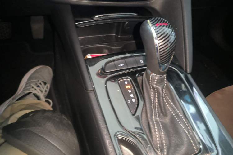 Used Buick Regal 2019 20T Elite Version China VI Standard Gear Lever